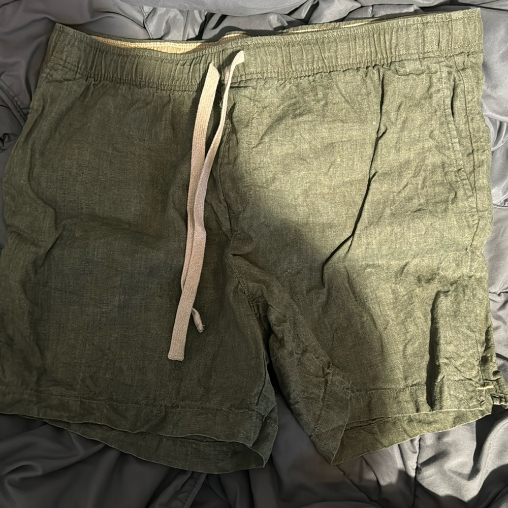 Banana Republic 6 inch Olive Green Shorts